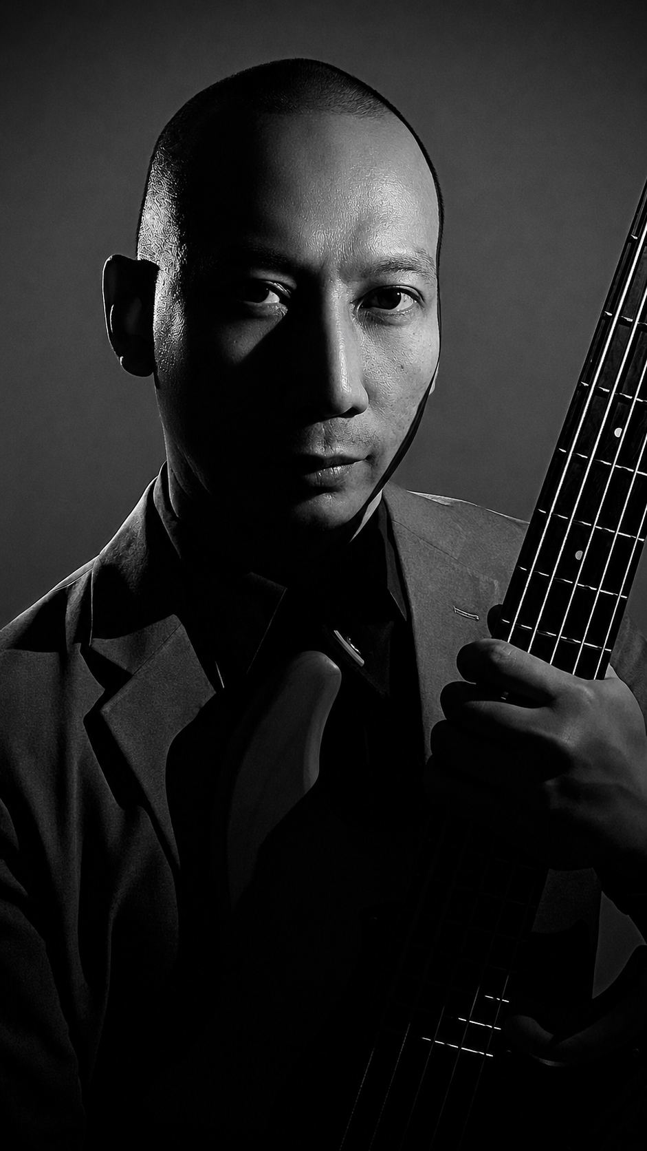 Agung — Bass Derau Kelabu